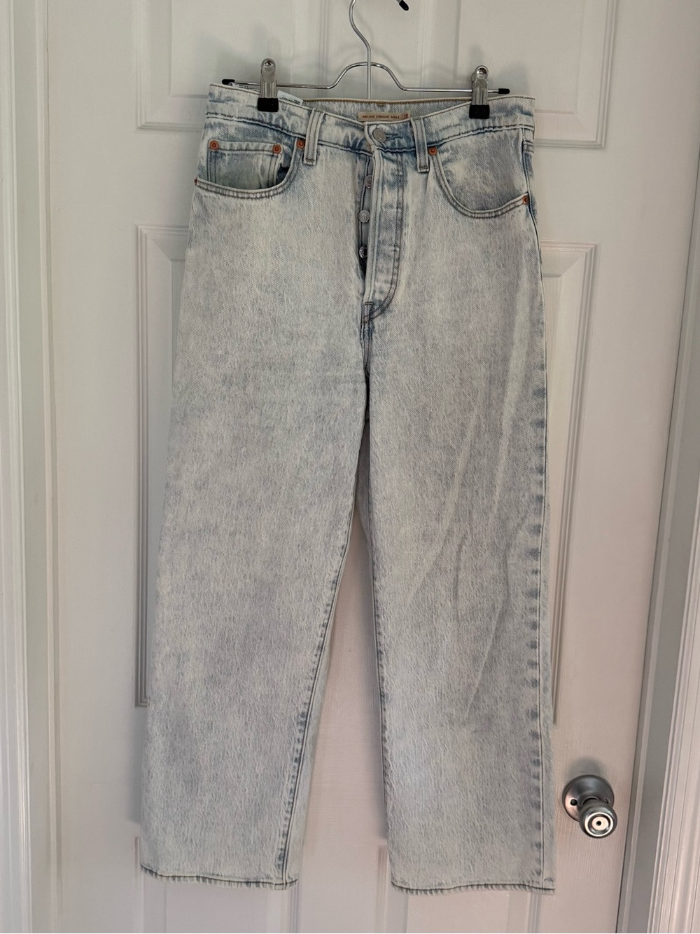 Levi’s Premium Light Wash Stone Blue Women’s Jeans Classic Straight Fit- 28